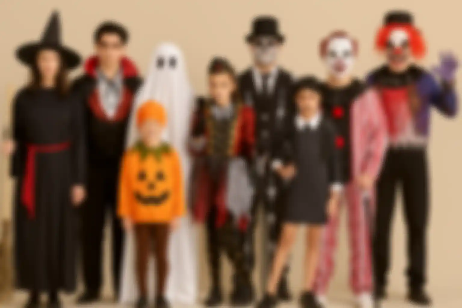 Heks of tovenaar, vampier, spook of geest, clown, zombie, skelet, pompoen, schurk